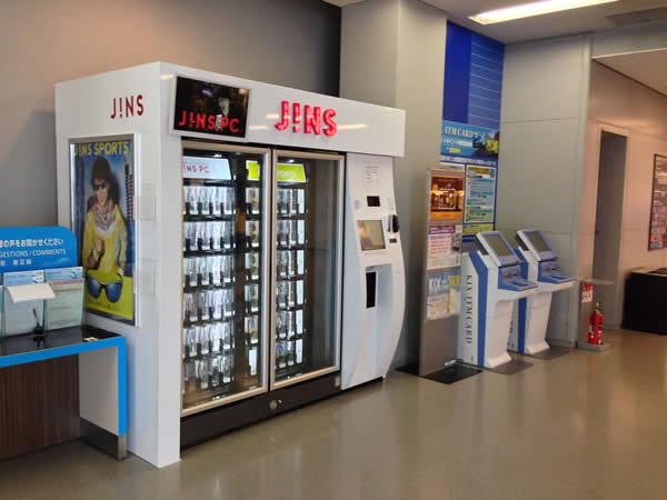 JINSメガネ自動販売機画像