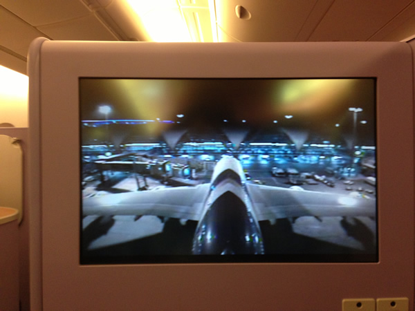 スポットに駐機するA380画像