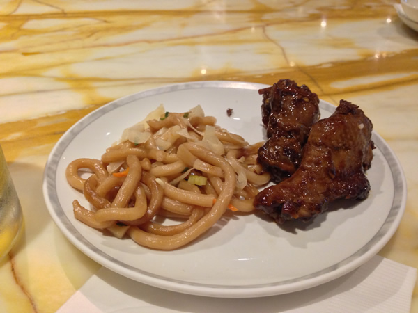 焼きうどんとチキン画像