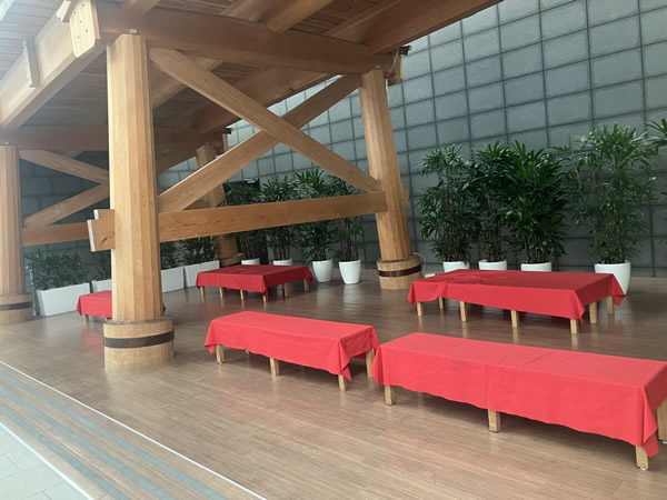 はねだ日本橋の上り階段下画像