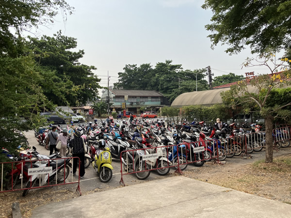 バイク置き場画像