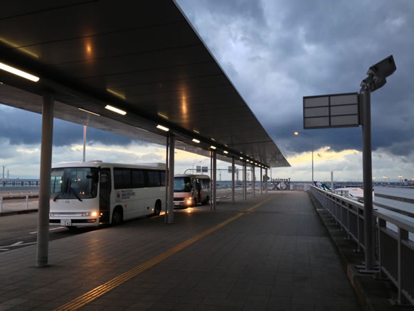 送迎バスで関空へ画像