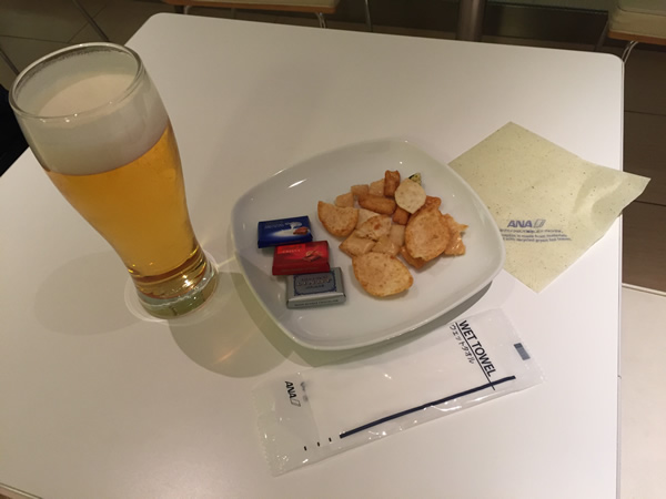 生ビールとおつまみ画像